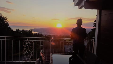 Balcony/Terrace, Lake view, Sunset