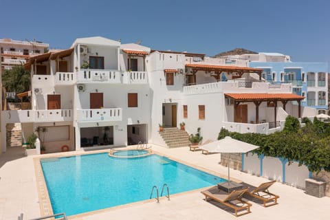 Property building, Pool view, Swimming pool