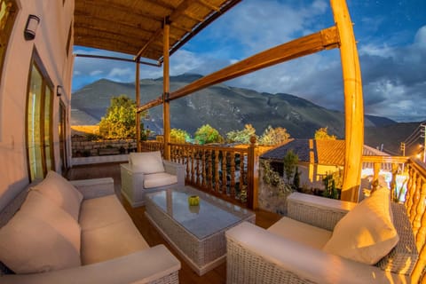 Natural landscape, Garden, View (from property/room), Balcony/Terrace, Seating area, Mountain view