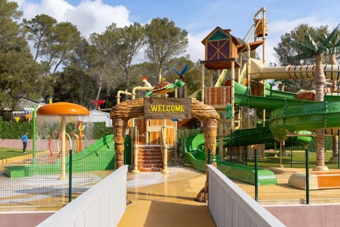 Frantheor Fréjus 5 étoiles Campeggio /
resort per camper in Roquebrune-sur-Argens