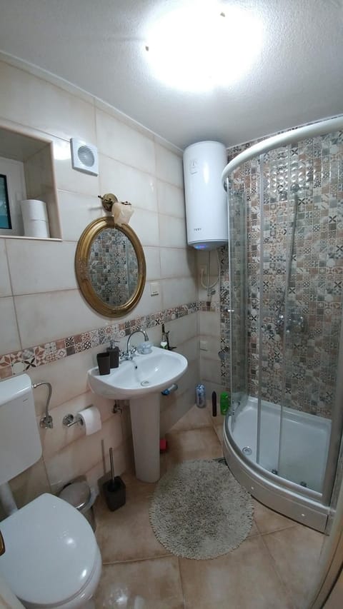 Shower, Bathroom