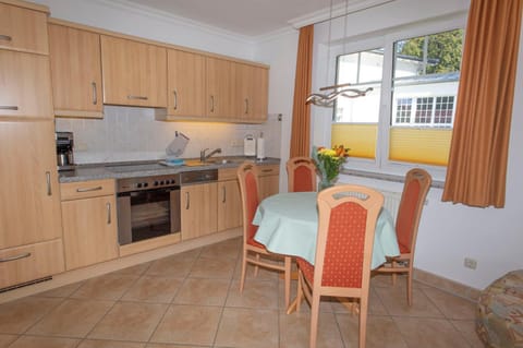 Dining area, kitchen