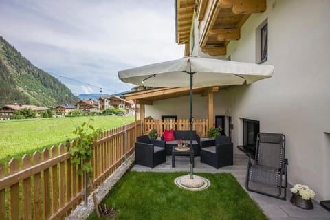 Natural landscape, Garden, Garden, Balcony/Terrace, Mountain view