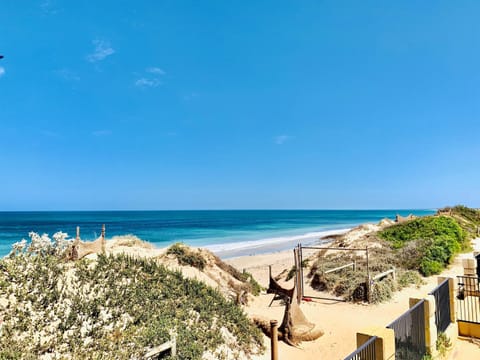 Sunset Beach Holiday Park Campground/ 
RV Resort in Geraldton