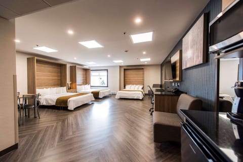 Quality Suites Hotel in Drummondville