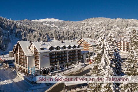 Facade/entrance, Bird's eye view