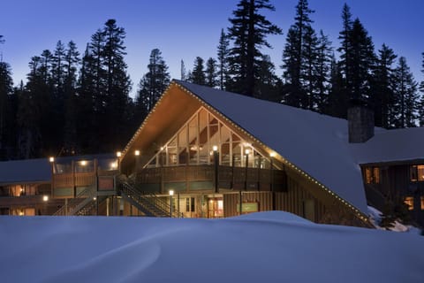 Facade/entrance, Night, Winter