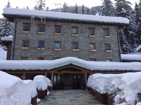 Facade/entrance, Winter