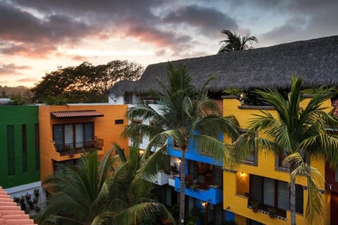 Casa Lotería -Pueblito Sayulita- Colorful, Family and Relax Experience with Private Parking and Pool Hotel in Sayulita