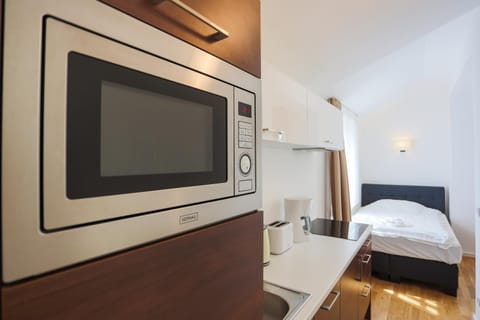 Bed, Kitchen or kitchenette, minibar