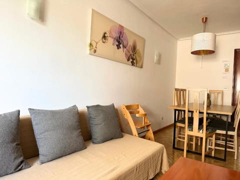 Espacioso apartamento con impresionantes vistas y garaje privado - Dos Torres Tauriel Condo in Zaragoza