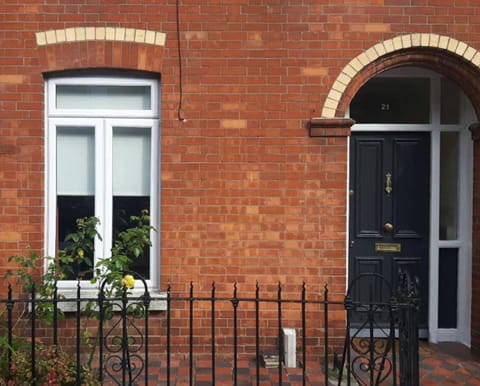 Property building, Facade/entrance, Day