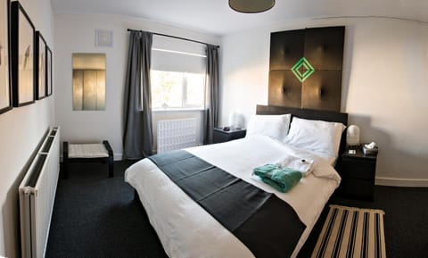 Bed, Photo of the whole room, Bedroom, internet