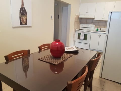 1-Bedroom Apartment Sweet #3 by Amazing Property Rentals Copropriété in Gatineau