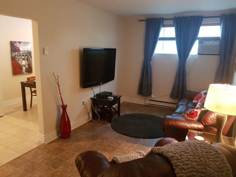 1-Bedroom Apartment Sweet #3 by Amazing Property Rentals Condo in Gatineau