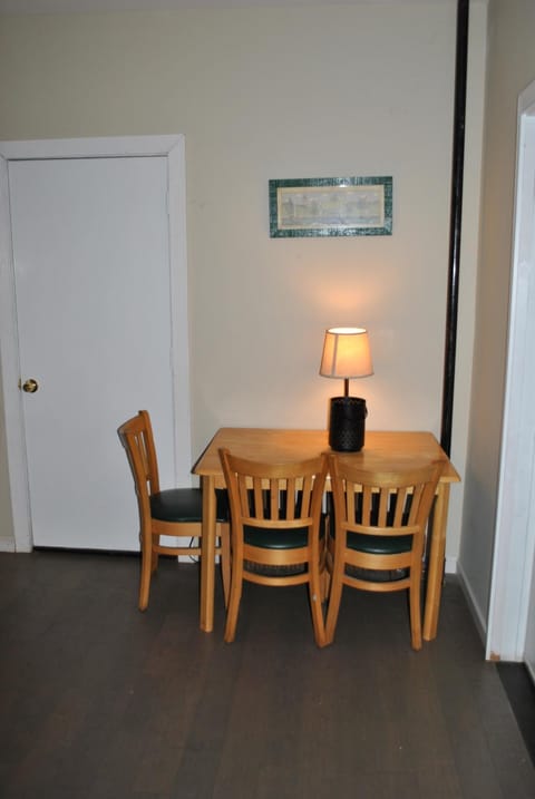 EWR AIRPORT Multilevel Guest House Room with 2-3 Beds Vacation rental in Hillside