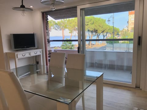 Bathroom, Dining area, Lake view, Landmark view