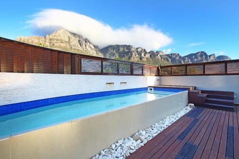 Glen Sunsets Villa by Totalstay Chalet in Camps Bay