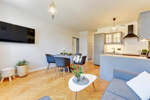 Motława Apartment - the Best Location Condo in Gdansk