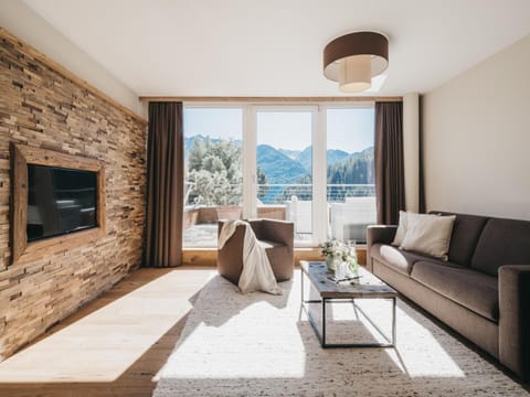Day, Natural landscape, TV and multimedia, Living room, Seating area, Mountain view