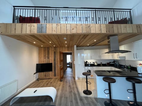 Kitchen or kitchenette, Photo of the whole room, Dining area, stove