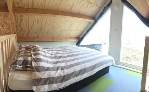 Bed, Photo of the whole room, Garden view