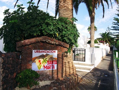 Facade/entrance, Logo/Certificate/Sign