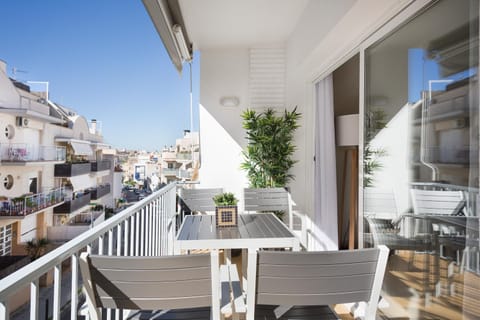 Sitges Group Calm Beach Condo in Sitges