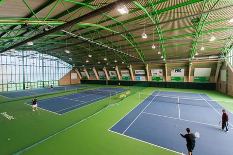 Tennis court, Tennis court