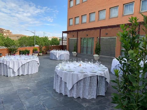 Balcony/Terrace, Lunch, Dinner