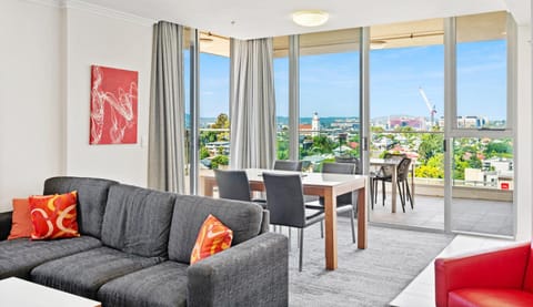 Balcony/Terrace, Dining area, City view