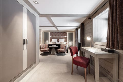 Bed, Photo of the whole room, Seating area, Bedroom