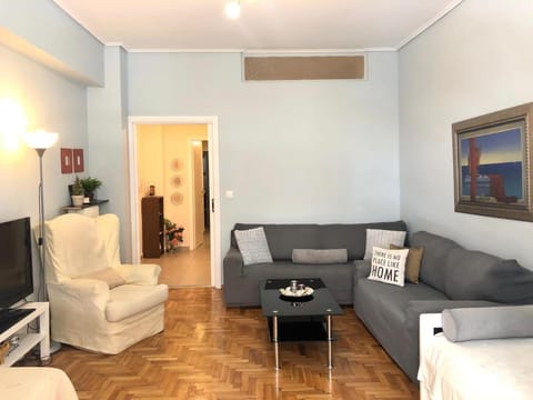 Comfortable Apt , 5 min walk to Acropolis Apartment in Athens