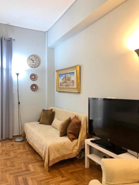 Comfortable Apt , 5 min walk to Acropolis Apartment in Athens