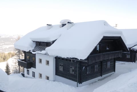 Facade/entrance, Winter