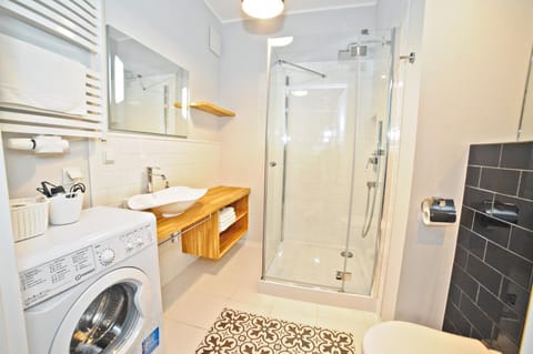 Shower, Bathroom, Area and facilities