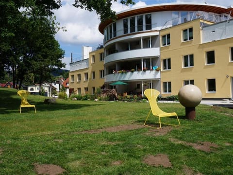 Facade/entrance, Balcony/Terrace