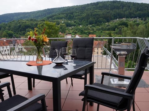 Balcony/Terrace, Seating area, City view, Mountain view