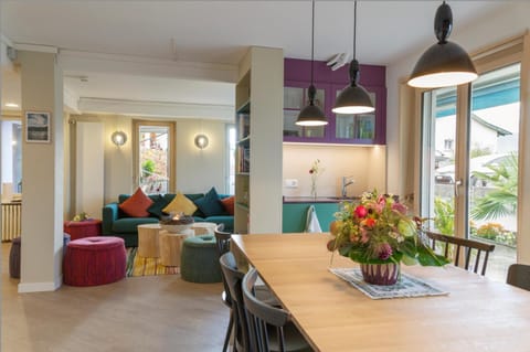 Library, Dining area, Communal kitchen