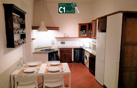 Kitchen or kitchenette, Dining area, oven, stove