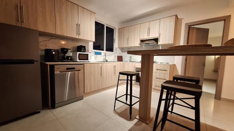 Coffee/tea facilities, Kitchen or kitchenette, Dining area, dishwasher, minibar, oven, pet friendly, stove, toaster