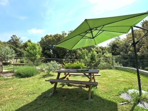 Garden, Dining area