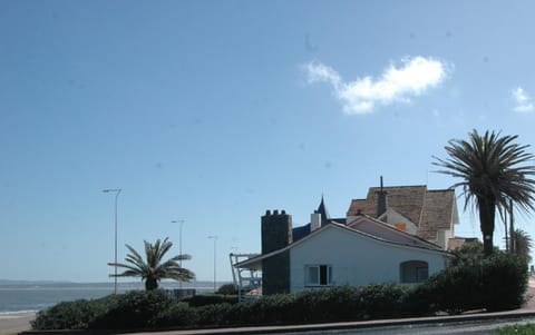 Property building, Day, Natural landscape, Landmark view, Sea view, Street view