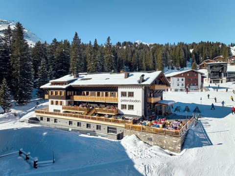 Property building, Restaurant/places to eat, Winter, Summer, Skiing, Balcony/Terrace, Spa and wellness centre/facilities, Fitness centre/facilities, Hiking, Swimming pool, flat iron