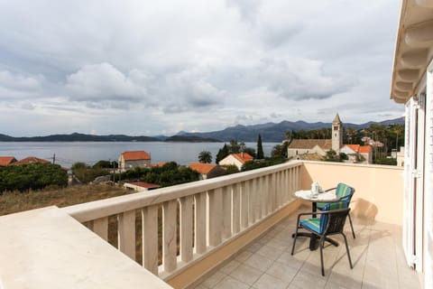 Balcony/Terrace, children, Family