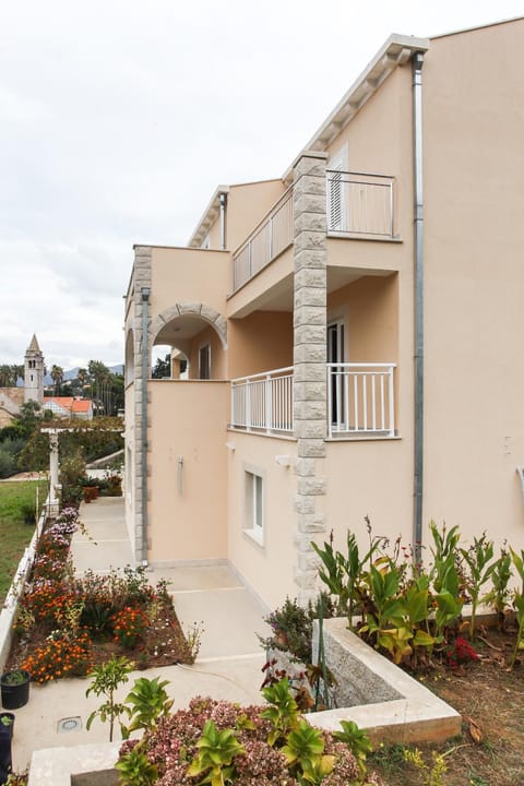 Apartments and rooms by the sea Lopud, Elafiti - 14013 Alojamiento y desayuno in Lopud