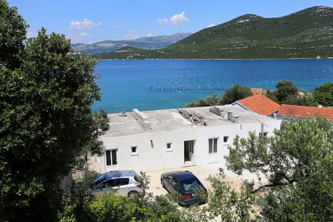 Apartments by the sea Zuronja, Peljesac - 14095 Condominio in Putniković