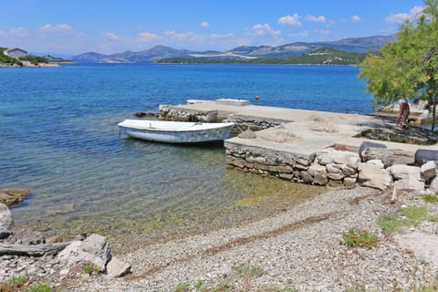 Apartments by the sea Zuronja, Peljesac - 14095 Condominio in Putniković