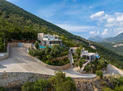 Property building, Day, Neighbourhood, Natural landscape, Mountain view