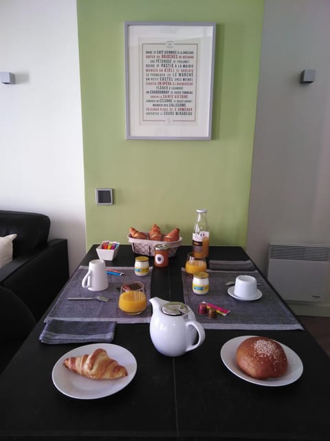 Dining area, Breakfast, Continental breakfast